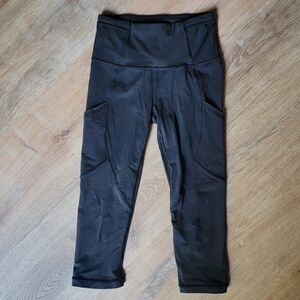 Lululemon Hit It Crop 21" Luxtreme Size 2 Leggings Mesh Side Black